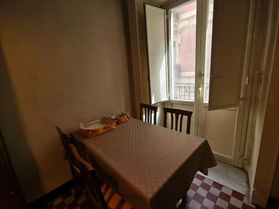 Retroetnea - Appartamento In Centro Storico - Con Camere Comunicanti CTA Exteriér fotografie